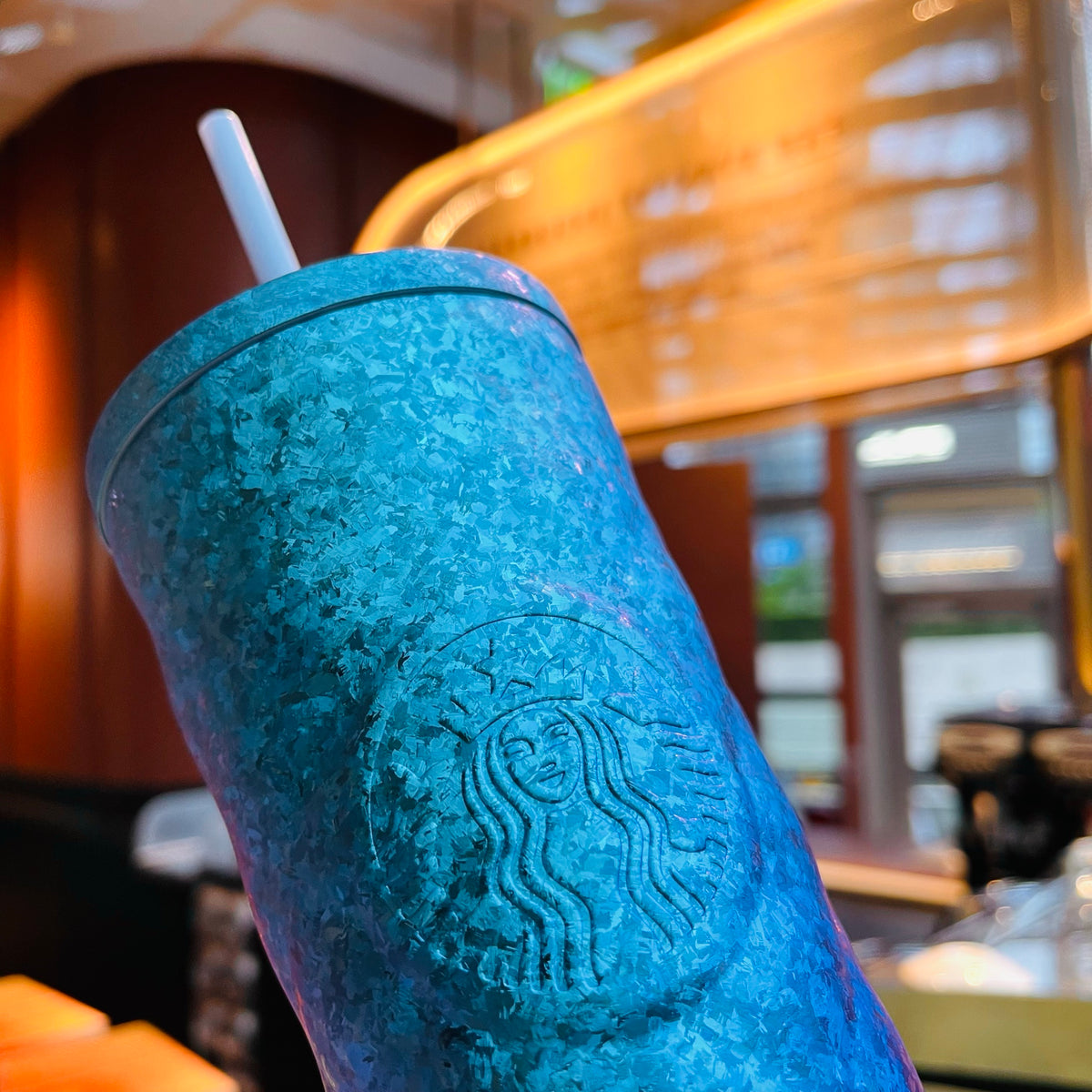 Starbucks China 2026 Undersea Wonder Series 🧜‍♀️
600ml Diamond-Pattern Titanium Straw Tumbler with Mermaid Straw Charm.
